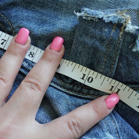 Lucky Brand Mid Rise Boyfriend Denim Shorts 12/31 Floral Heart Embroidery - Picture 13 of 13